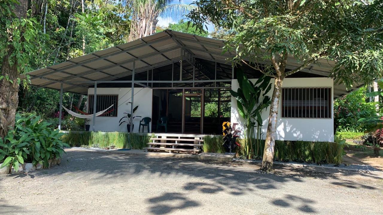 Scarlet House Villa Carate Exterior photo